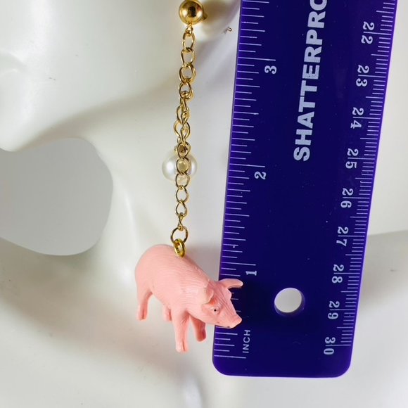 Adorable Piggies and pearls chain dangle earrings KAWAII NWT - Picture 3 of 4